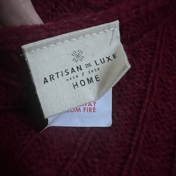 Artisan De Luxe Medium Throw 54" x 47" Cable Knit Red Pom Poms Christmas Holiday - Picture 4 of 5